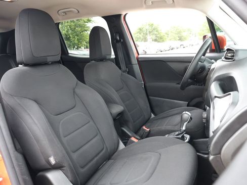 Used 2020 Jeep Renegade Latitude w/ LED Lighting Group FWD image 28