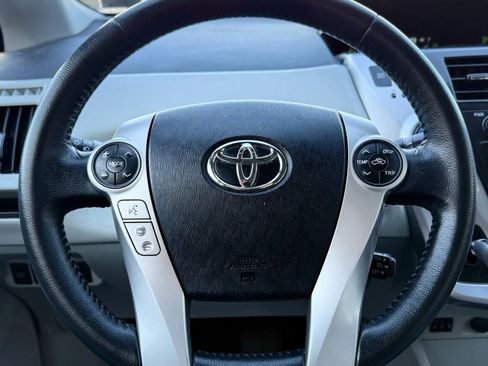Used 2013 Toyota Prius V Five image 5