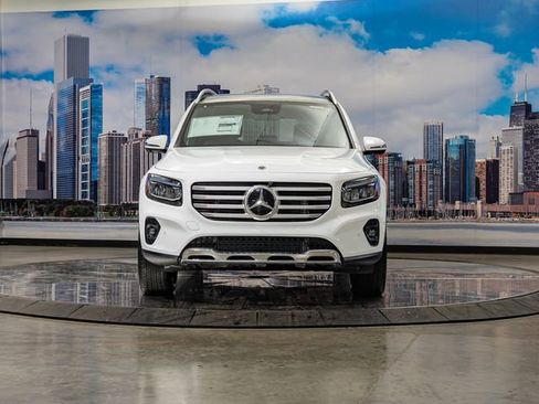 Used 2026 Mercedes-Benz GLB 250 4MATIC image 3