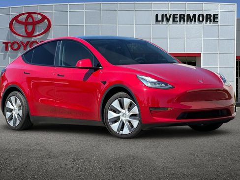 Used 2021 Tesla Model Y Long Range AWD/4WD image 2