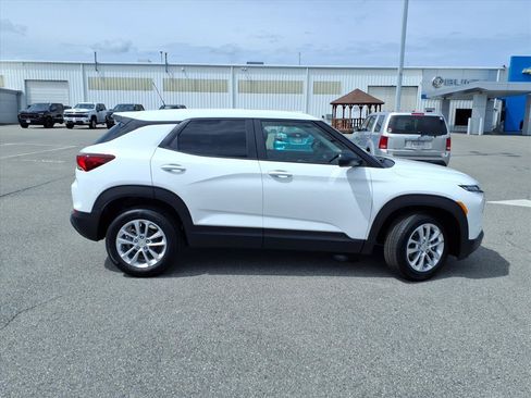 New 2026 Chevrolet TrailBlazer LS w/ LS Convenience Package FWD image 3