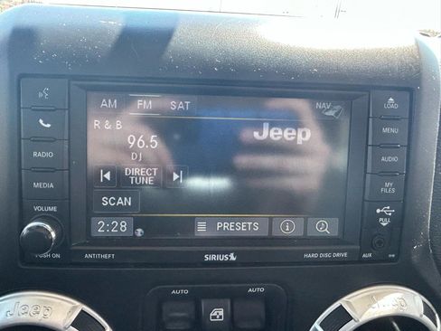 Used 2013 Jeep Wrangler Unlimited Sahara w/ Connectivity Group AWD/4WD image 22