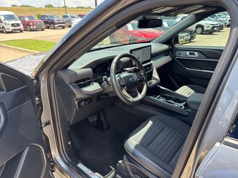 Used 2025 Ford Explorer ST-Line w/ Premium Package RWD image 20