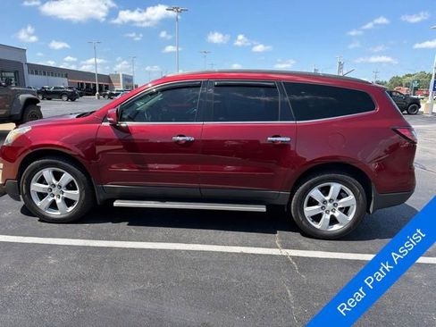 Used 2017 Chevrolet Traverse LT w/ Style and Technology Package FWD image 9