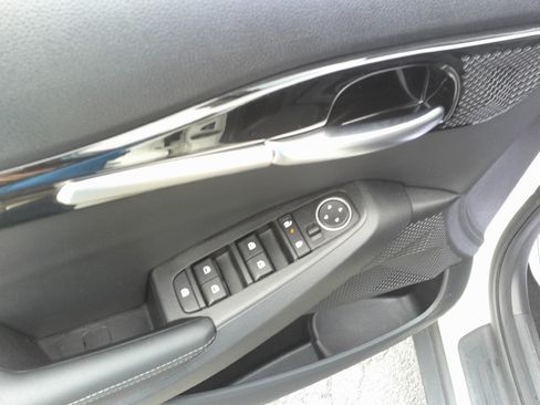 Used 2025 Kia Seltos S image 16