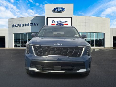 Used 2025 Kia Sorento S image 3