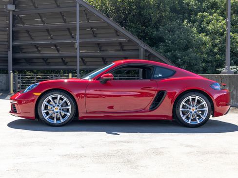 Certified 2025 Porsche 718 Cayman image 2