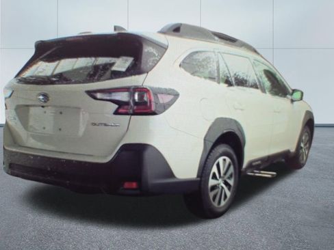 Used 2025 Subaru Outback Premium image 3