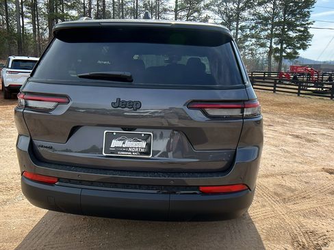 New 2025 Jeep Grand Cherokee L Altitude image 9