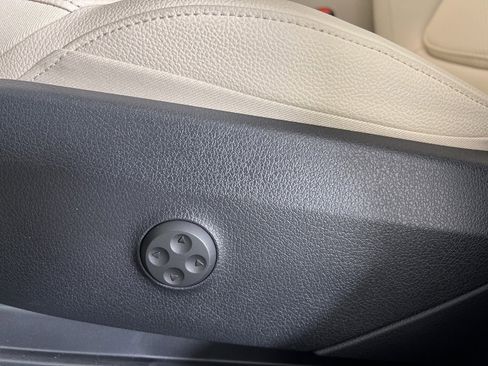 Certified 2025 Mercedes-Benz GLC 350e 4MATIC image 4