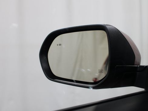 Used 2025 Chevrolet Equinox LT w/ Safety and Technology Package FWD image 10