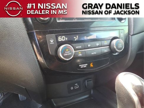 Used 2020 Nissan Rogue SV FWD image 18