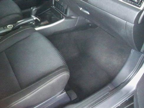 Used 2017 Mitsubishi Outlander ES AWD/4WD image 17