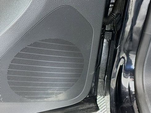 Used 2013 Volkswagen Tiguan SE image 16