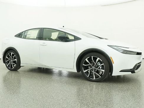 New 2026 Toyota Prius Plug-In Hybrid FWD image 28