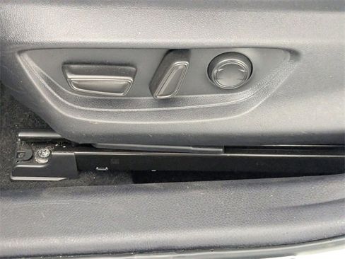 Used 2025 Toyota Camry SE image 13