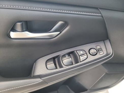 Used 2024 Nissan Sentra SV FWD image 18