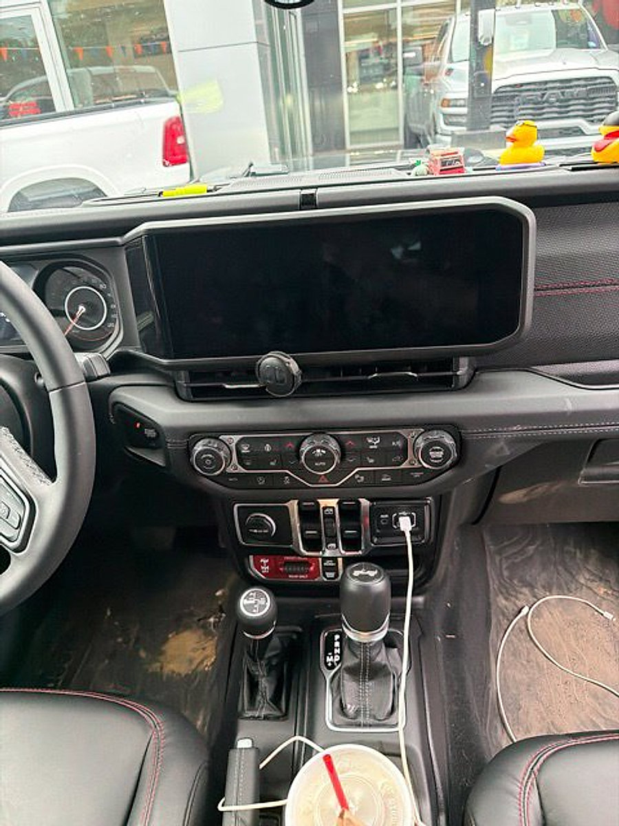 Used 2026 Jeep Wrangler Unlimited Rubicon AWD/4WD image 5