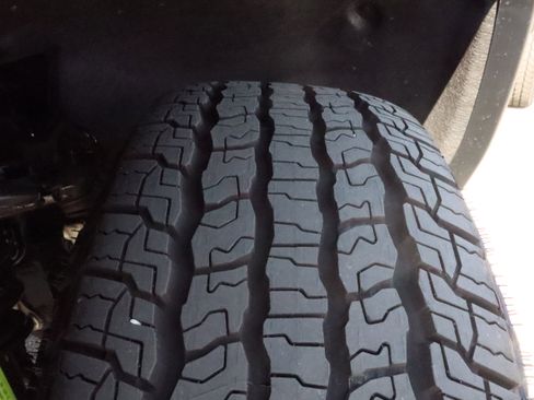 New 2025 GMC Canyon Elevation w/ Convenience Package image 17