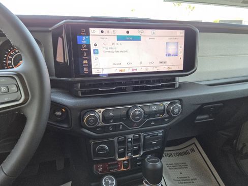 New 2026 Jeep Gladiator Sport AWD/4WD image 32