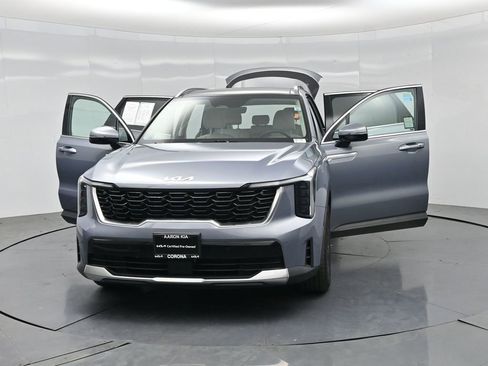 Certified 2025 Kia Sorento S w/ Panoramic Sunroof Package FWD image 32
