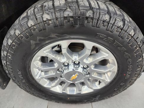 Used 2024 Chevrolet Silverado 2500 LTZ w/ LTZ Premium Package image 3