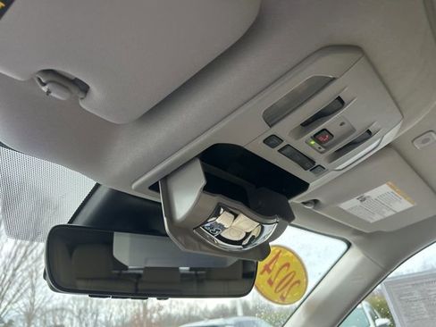 Used 2024 Toyota Highlander XLE image 27