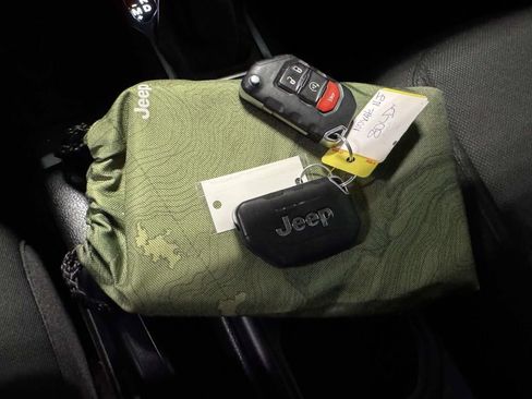 Used 2021 Jeep Gladiator Sport AWD/4WD image 31