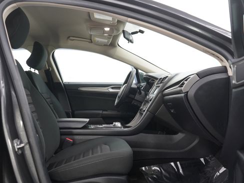 Used 2018 Ford Fusion SE FWD image 11