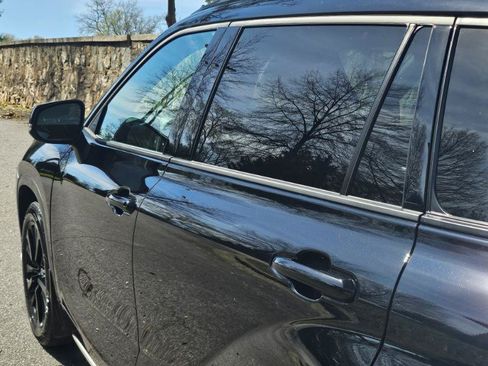 Used 2024 Toyota Highlander XSE FWD image 22