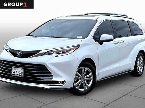 Used 2023 Toyota Sienna Platinum AWD/4WD image 1