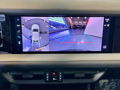 Used 2025 Porsche Cayenne image 17