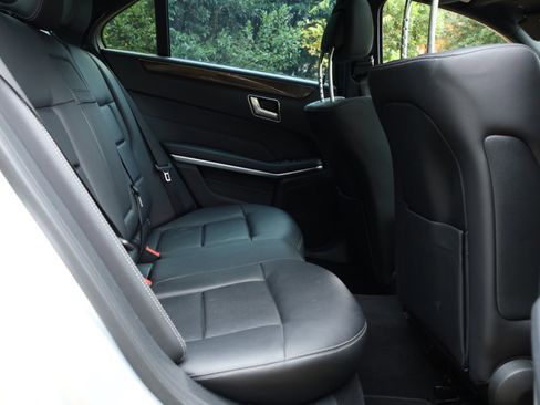 Used 2016 Mercedes-Benz E 350 Sedan image 32