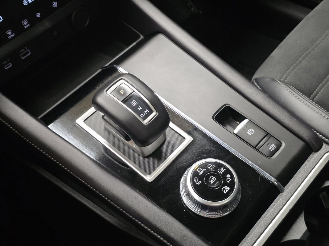 Used 2024 Mitsubishi Outlander AWD image 40