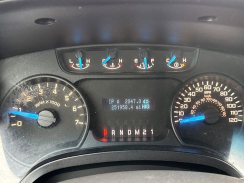 Used 2013 Ford F150 XL w/ Mid Equipment Group image 19