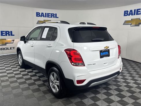 Used 2022 Chevrolet Trax LT w/ LT Convenience Package AWD/4WD image 3
