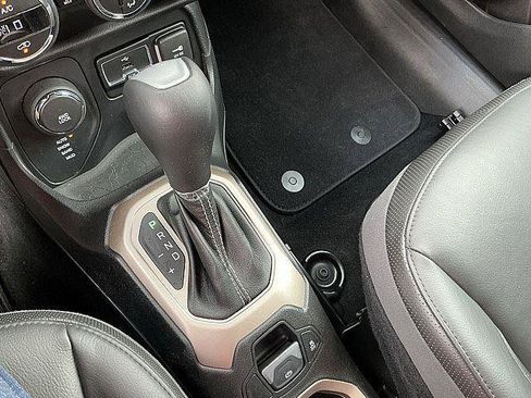 Used 2015 Jeep Renegade Limited AWD/4WD image 22