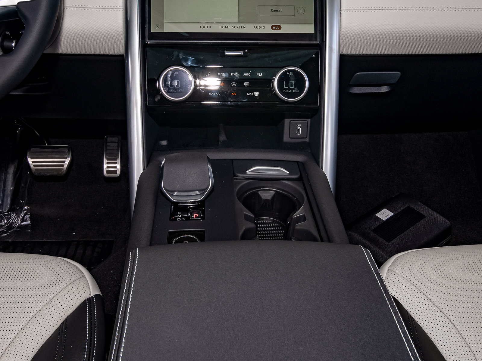 New 2026 Land Rover Discovery Limited Edition AWD/4WD image 26