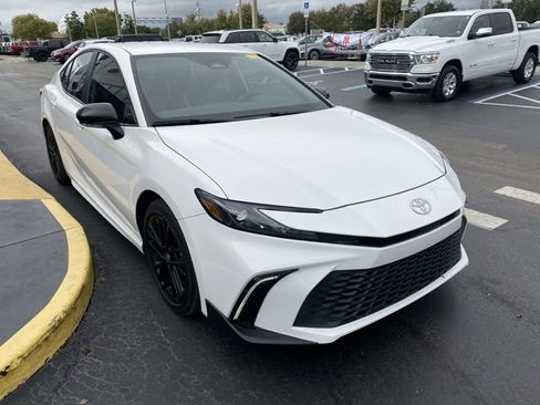 Used 2025 Toyota Camry SE image 2