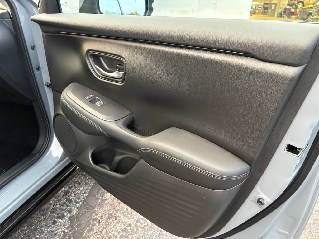 Used 2026 Honda HR-V EX-L image 11