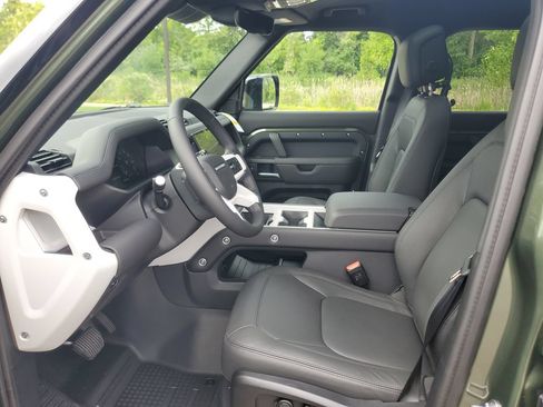 New 2026 Land Rover Defender 110 X-Dynamic SE AWD/4WD image 11