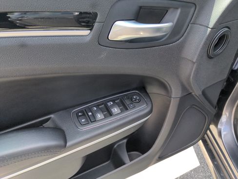 New 2023 Chrysler 300 Touring L w/ Popular Equipment Group image 10