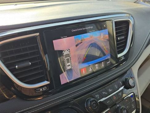 Certified 2022 Chrysler Pacifica Limited image 20