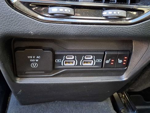 Used 2023 Jeep Grand Cherokee Limited w/ Luxury Tech Group II AWD/4WD image 11