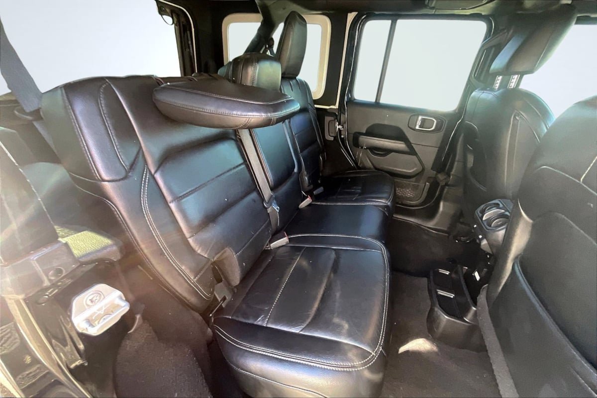 Used 2019 Jeep Wrangler Unlimited Sahara w/ Quick Order Package 24M Moab AWD/4WD image 26