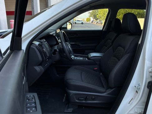 Used 2025 Nissan Pathfinder SV AWD/4WD image 11