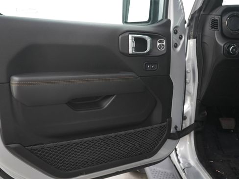 Used 2023 Jeep Wrangler Unlimited Sahara AWD/4WD image 18
