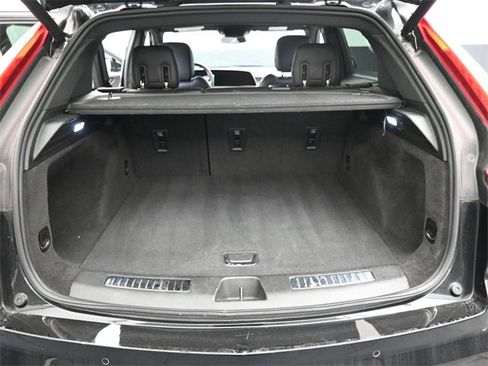 Used 2024 Cadillac XT4 Premium Luxury image 20