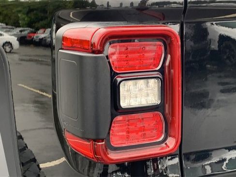 Certified 2021 Jeep Gladiator Mojave image 13