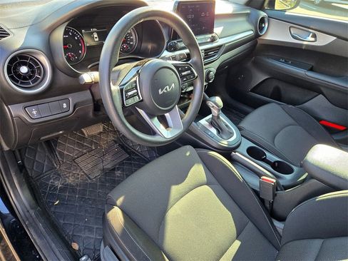 Used 2023 Kia Forte LXS image 9